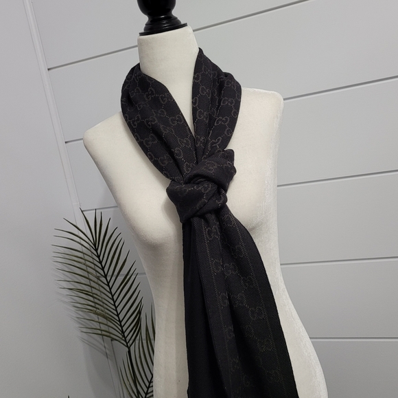 SOLD - Gucci GG Jacquard Wool Scarf Box Set - Picture 4 of 11